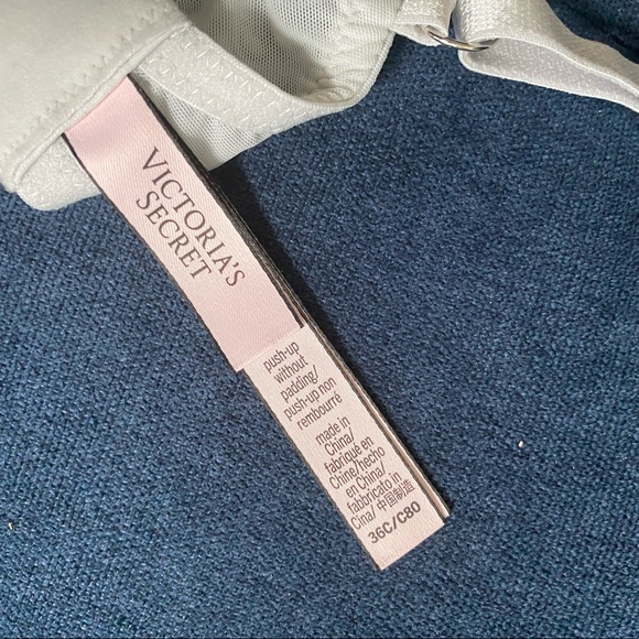 NEVER WORN Victoria’s Secret Embellished Bra - Picture 2 of 4